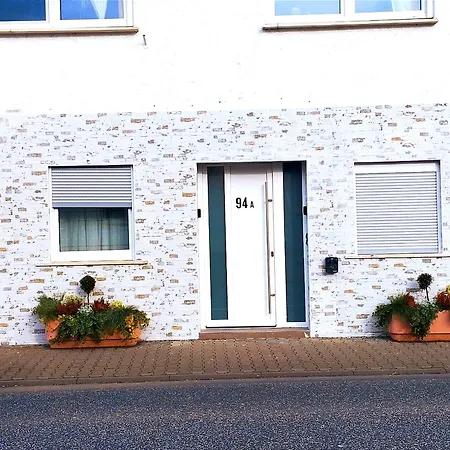 River View Near Frankfurt - 3 Rooms-4 Beds & 1 Sofa Bed -air Condition- Private Parking