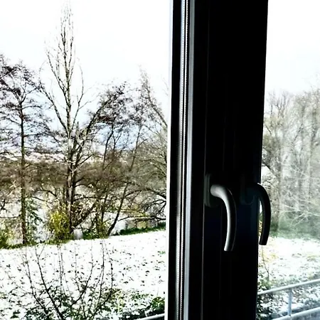 Appartement River View Near Frankfurt - 3 Rooms-4 Beds & 1 Sofa Bed -air Condition- Private Parking