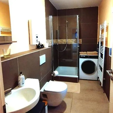 River View Near Frankfurt - 3 Rooms-4 Beds & 1 Sofa Bed -air Condition- Private Parking