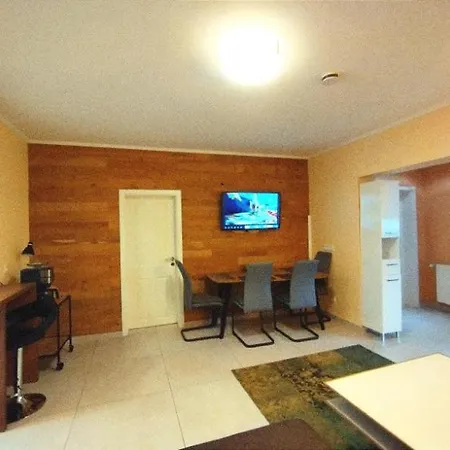 River View Near Frankfurt - 3 Rooms-4 Beds & 1 Sofa Bed -air Condition- Private Parking Appartement