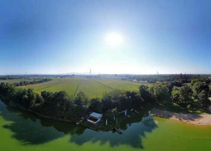 River View Near Frankfurt - 3 Rooms-4 Beds & 1 Sofa Bed -air Condition- Private Parking Appartement Hainburg